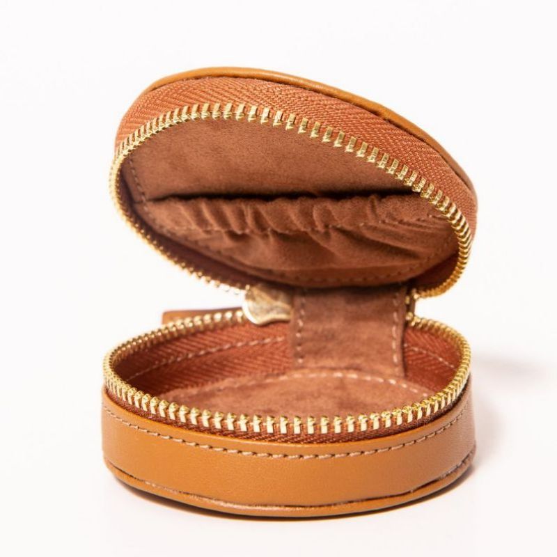 Simple leather jewelry box ear5