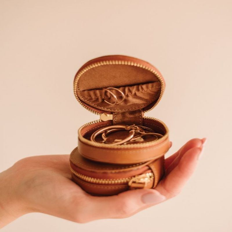 Simple leather jewelry box ear7