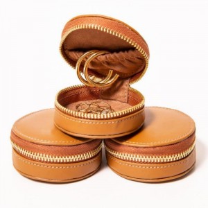 https://www.longqinleather.com/simple-leather-jewelry-box-earrings-jewelry-box-organizer-product/